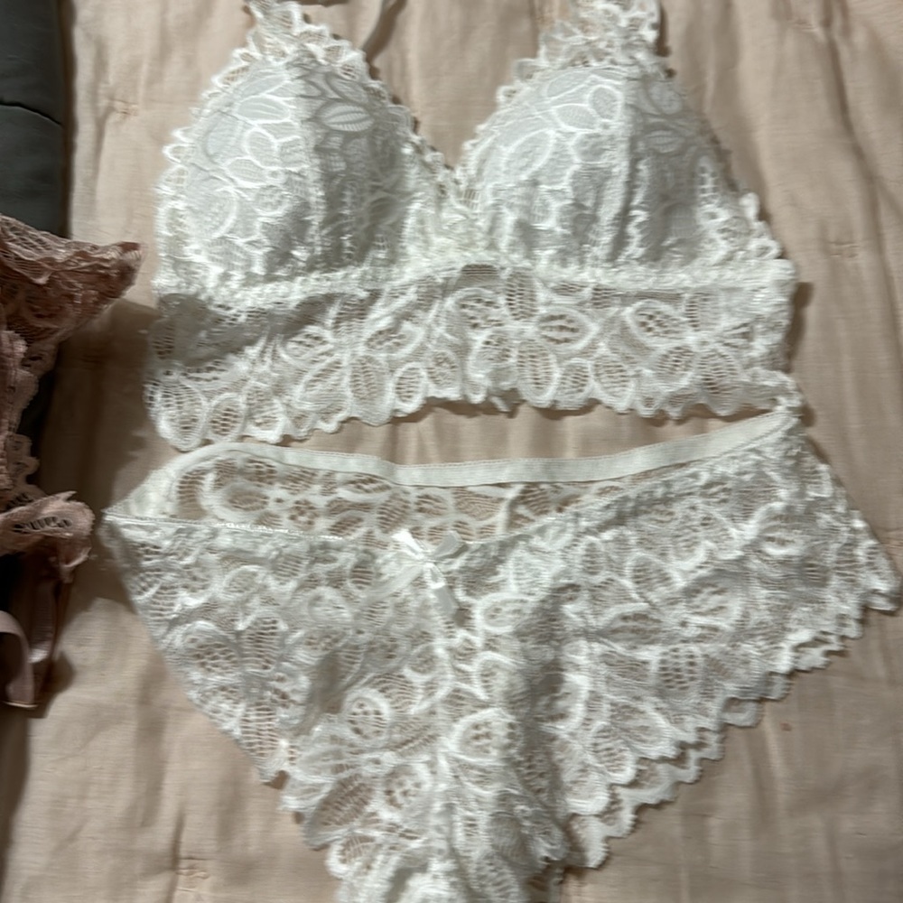 Bra and pant set - Picture 6 of 7